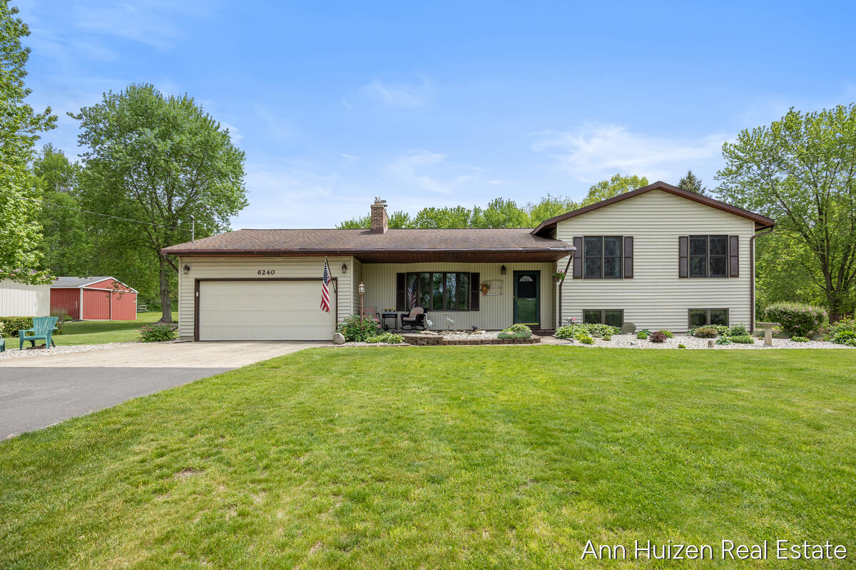 6240 Sunfish Lake Avenue NE Rockford MI 49341