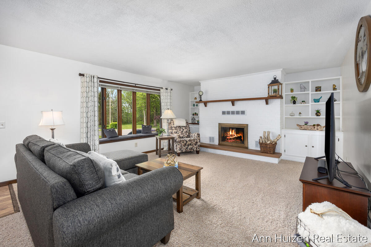 6240 Sunfish Lake Avenue NE Rockford MI 49341