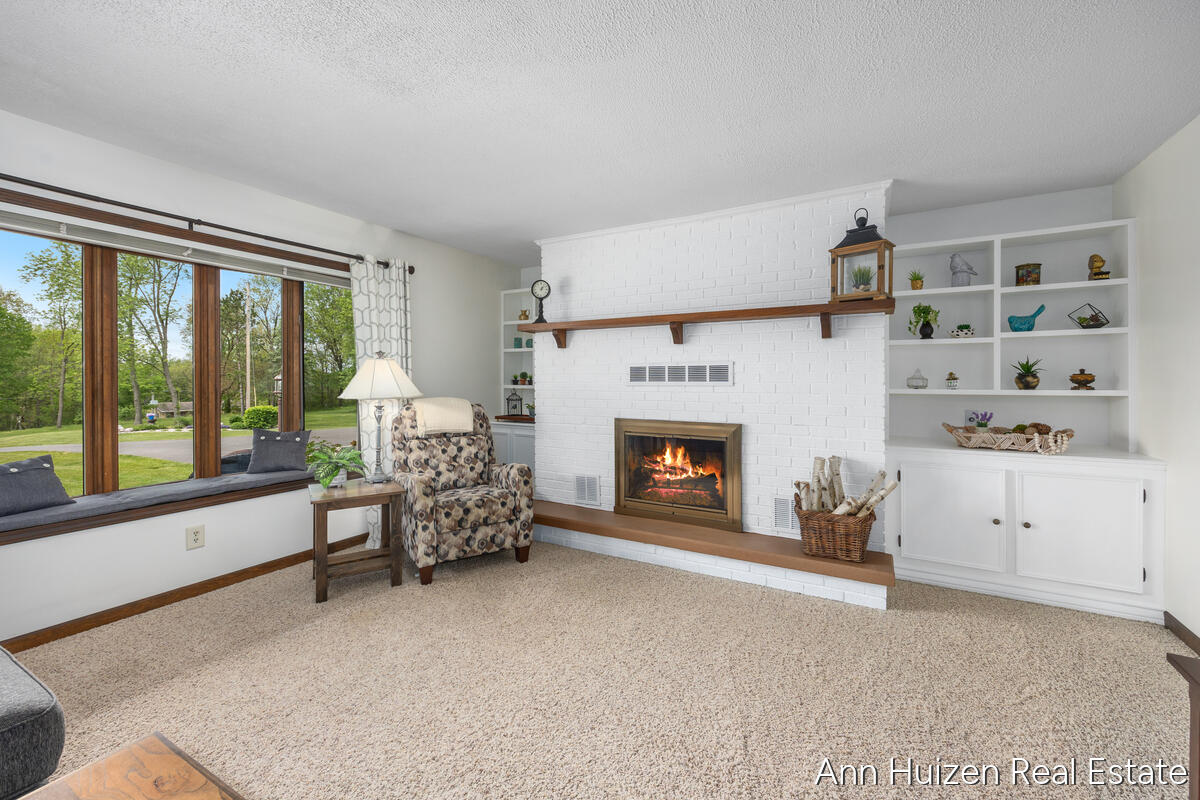 6240 Sunfish Lake Avenue NE Rockford MI 49341