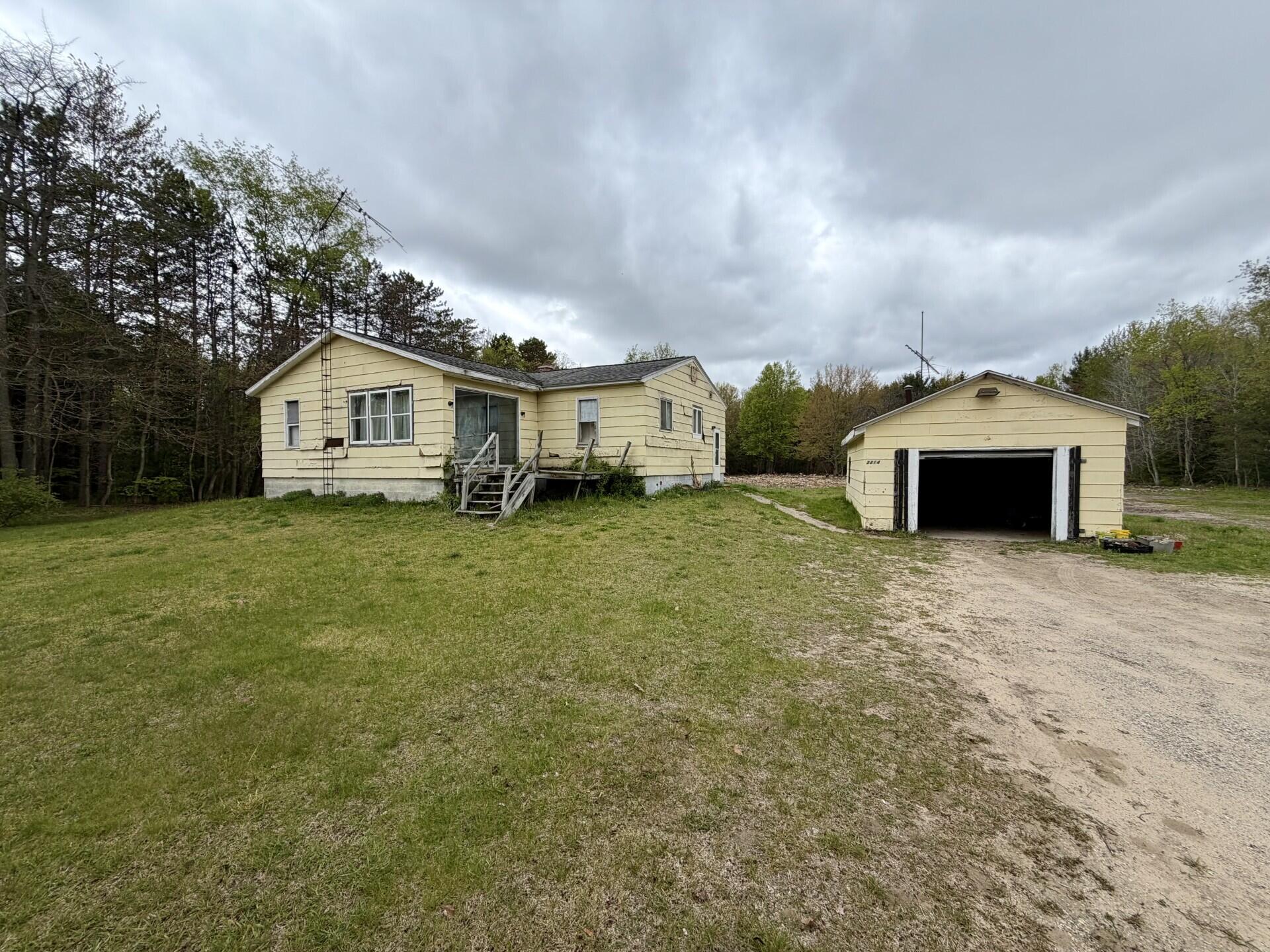 2214 E Mount Garfield Road Muskegon MI 49444