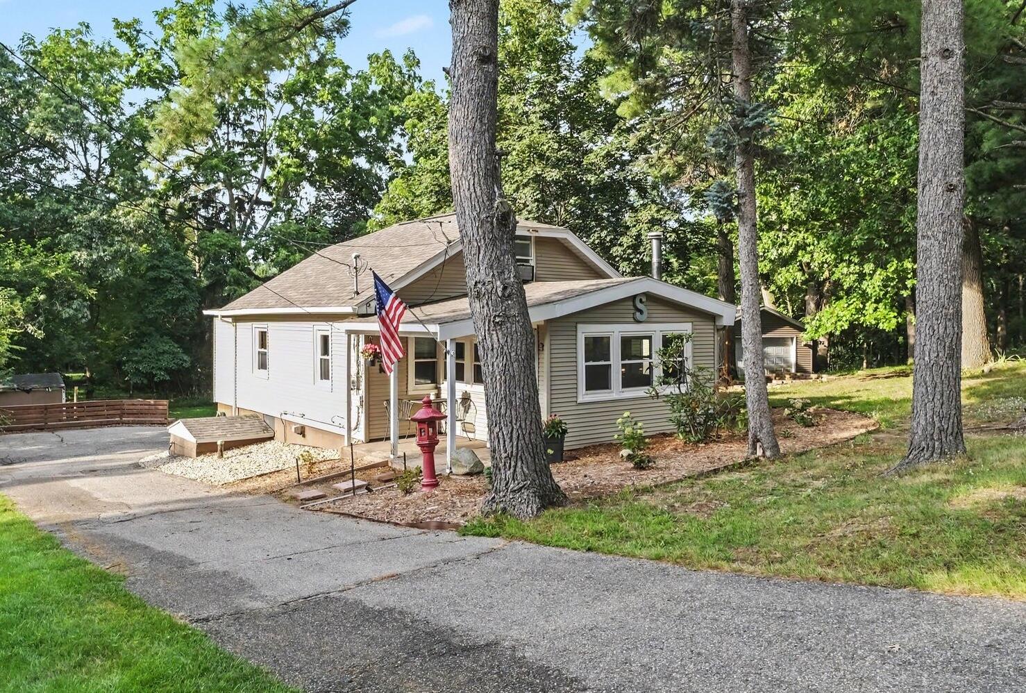 1720 Cargill Street NW Grand Rapids MI 49544