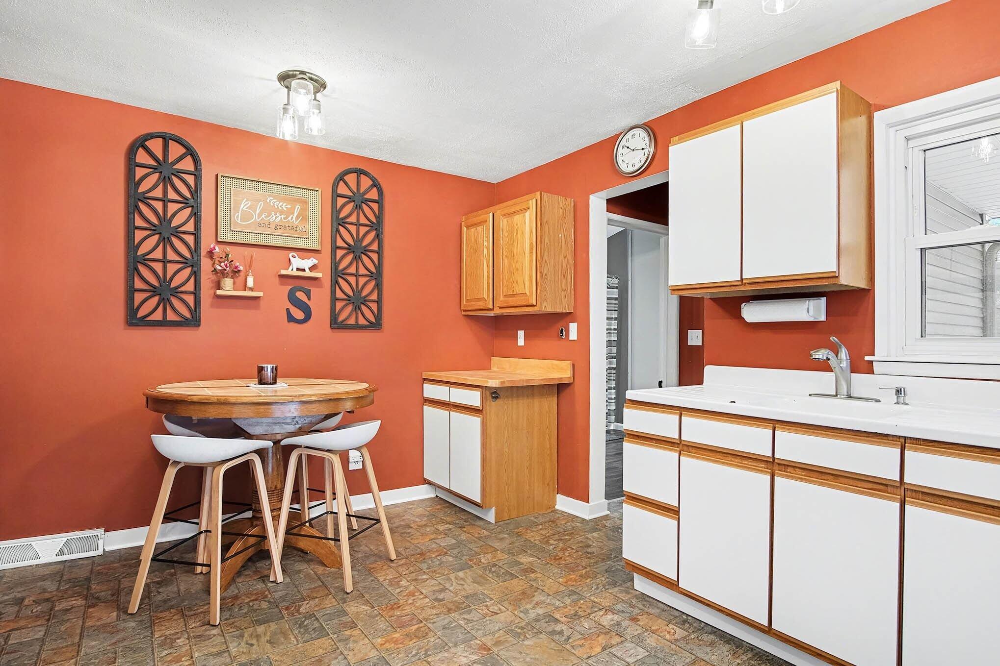 1720 Cargill Street NW Grand Rapids MI 49544