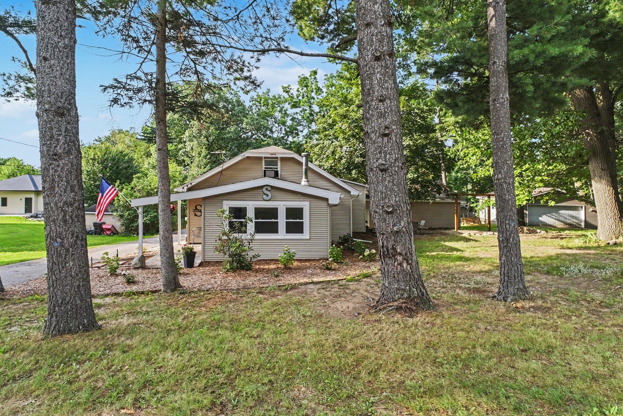 1720 Cargill Street NW Grand Rapids MI 49544