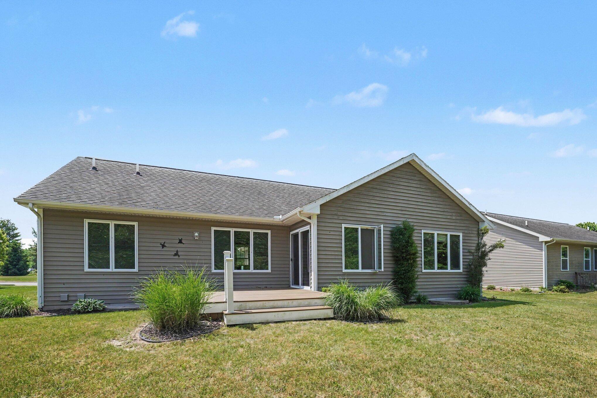 2212 Oakland Farms Trail Portage MI 49024