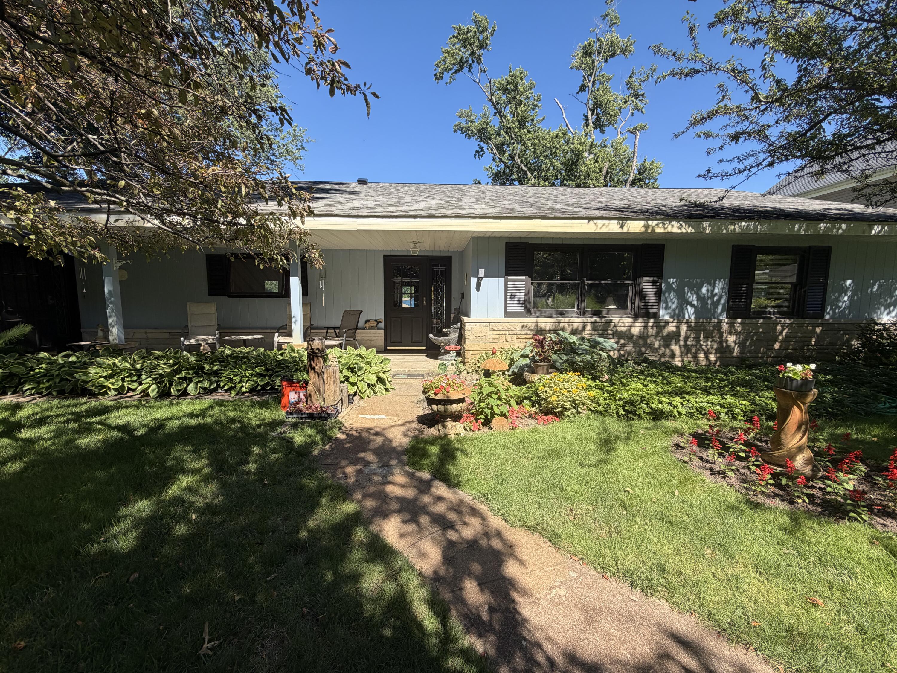 55895 Inn-d-inn Drive Dowagiac MI 49047