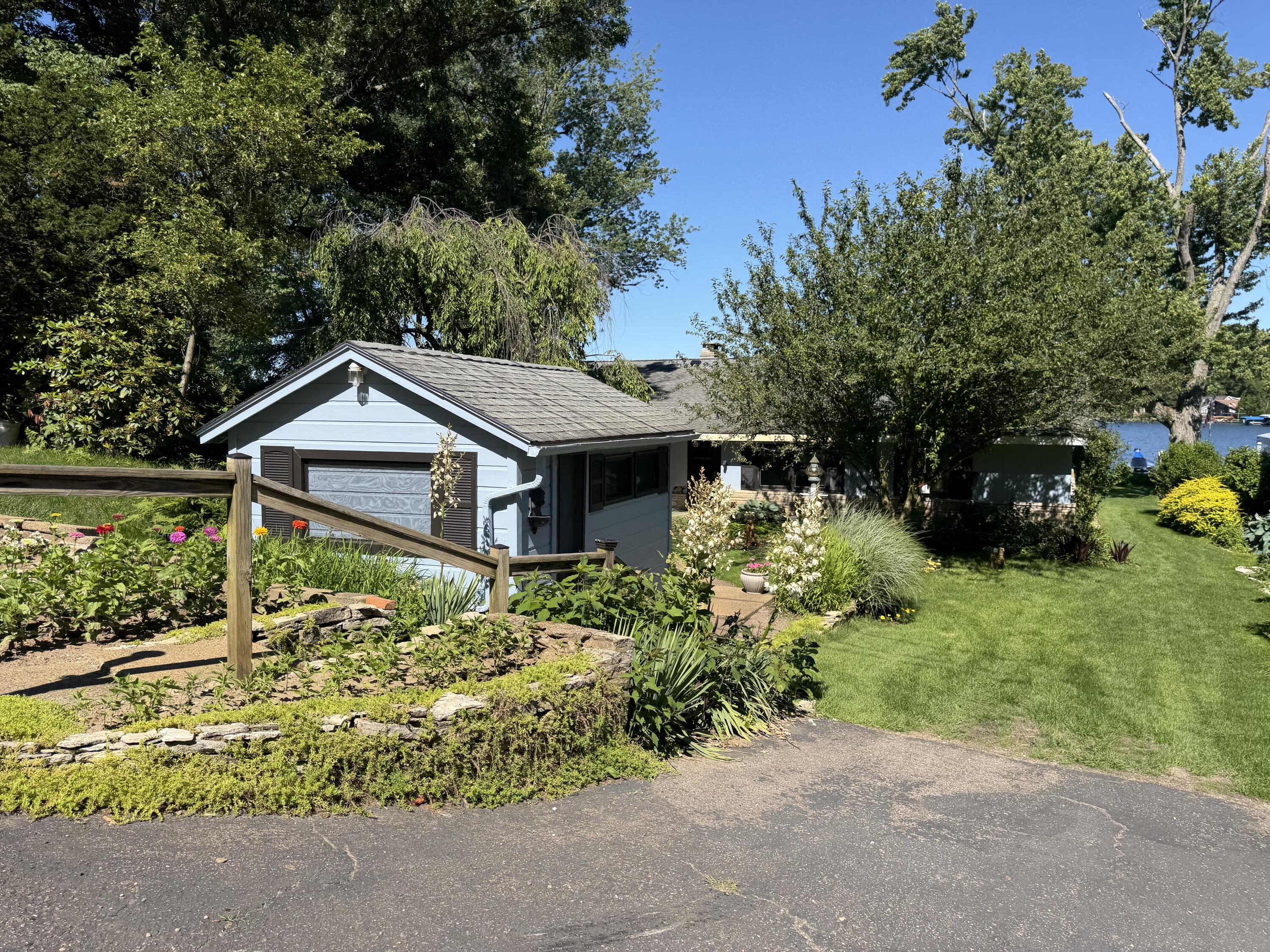 55895 Inn-d-inn Drive Dowagiac MI 49047