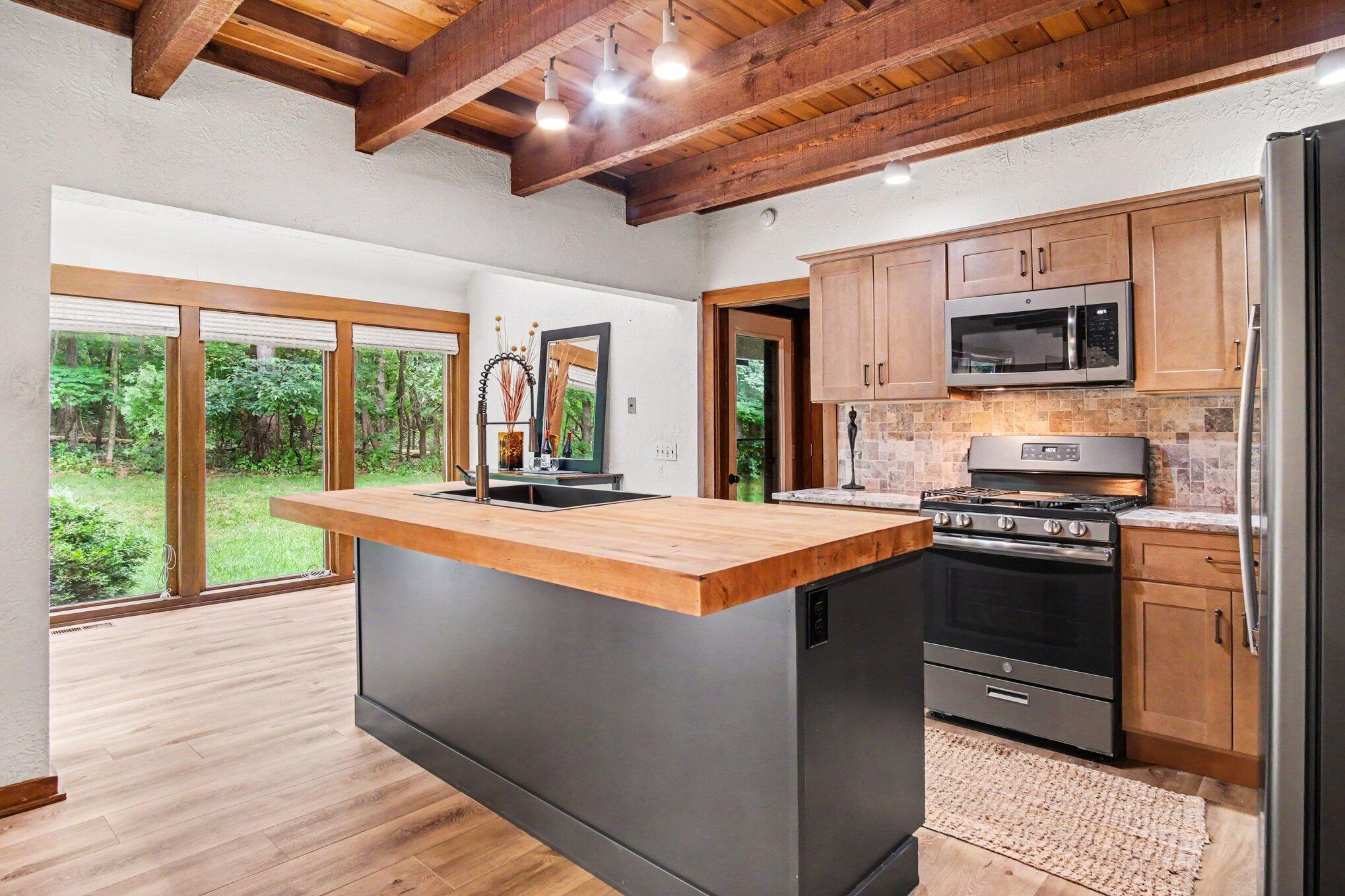 540 Roundtree Drive NE Ada MI 49301
