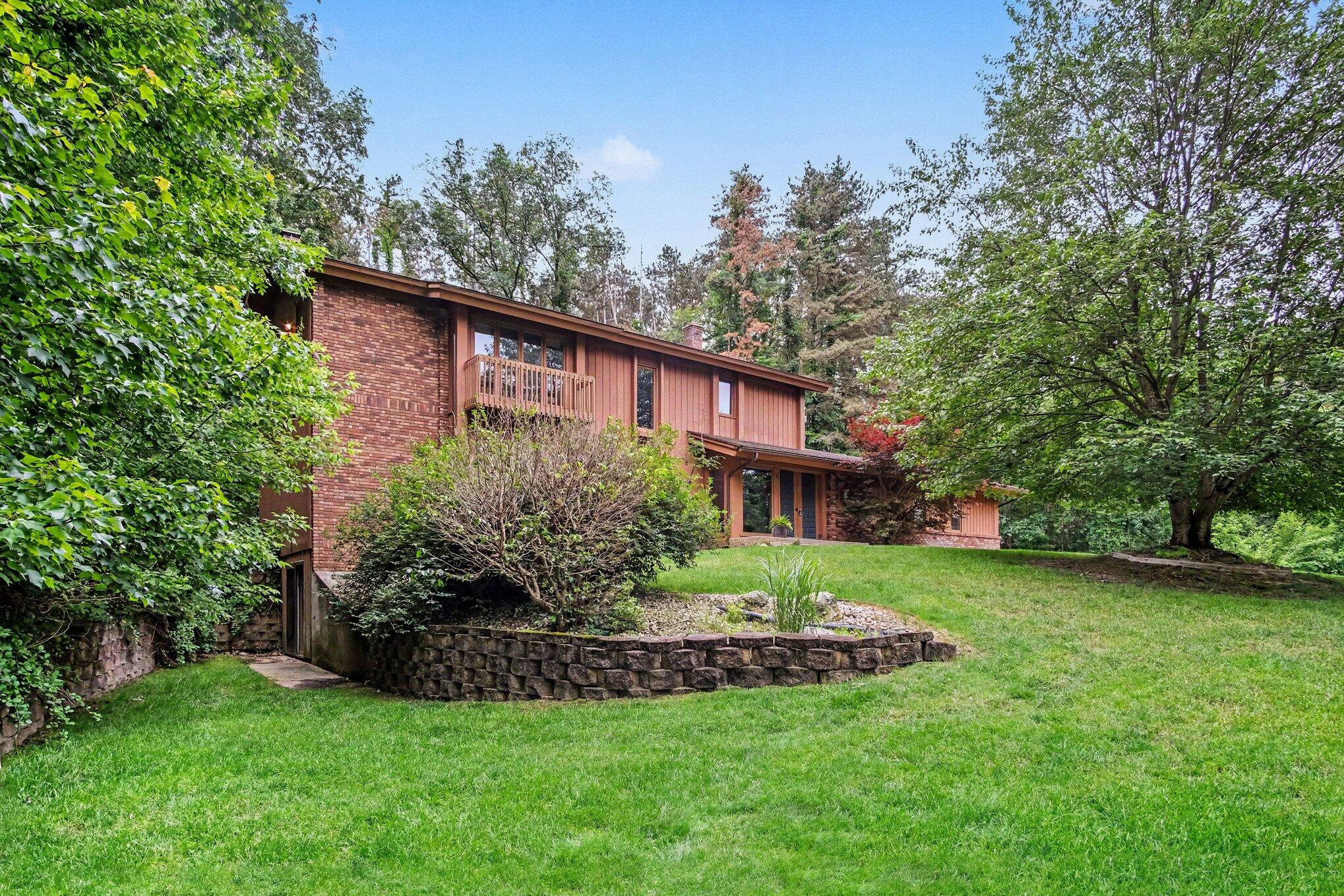 540 Roundtree Drive NE Ada MI 49301