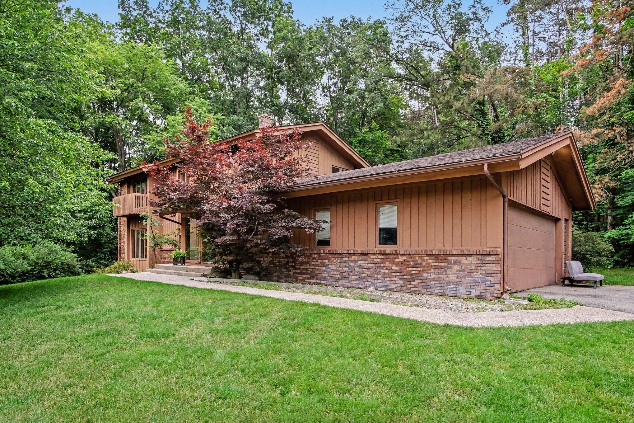 540 Roundtree Drive NE Ada MI 49301