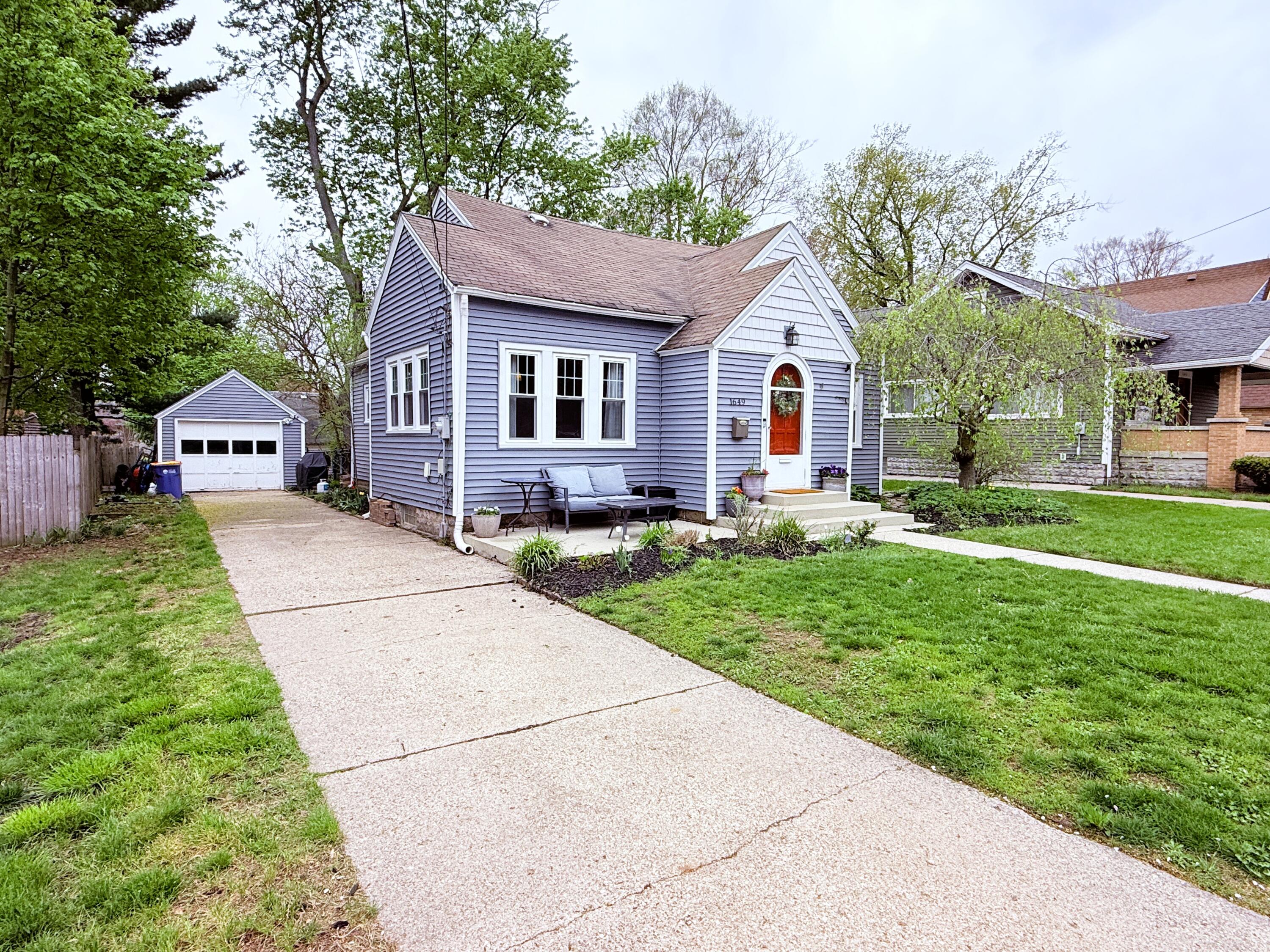 1649 Philadelphia Avenue SE Grand Rapids MI 49507