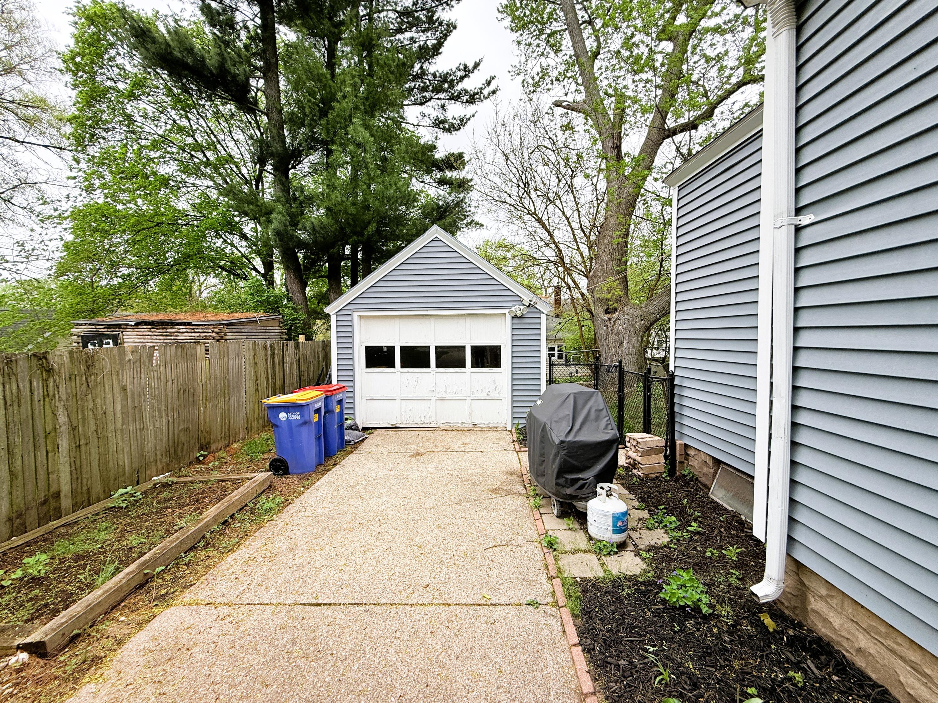 1649 Philadelphia Avenue SE Grand Rapids MI 49507