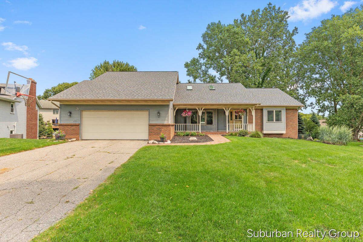 2543 Glencairin Drive NW Grand Rapids MI 49504