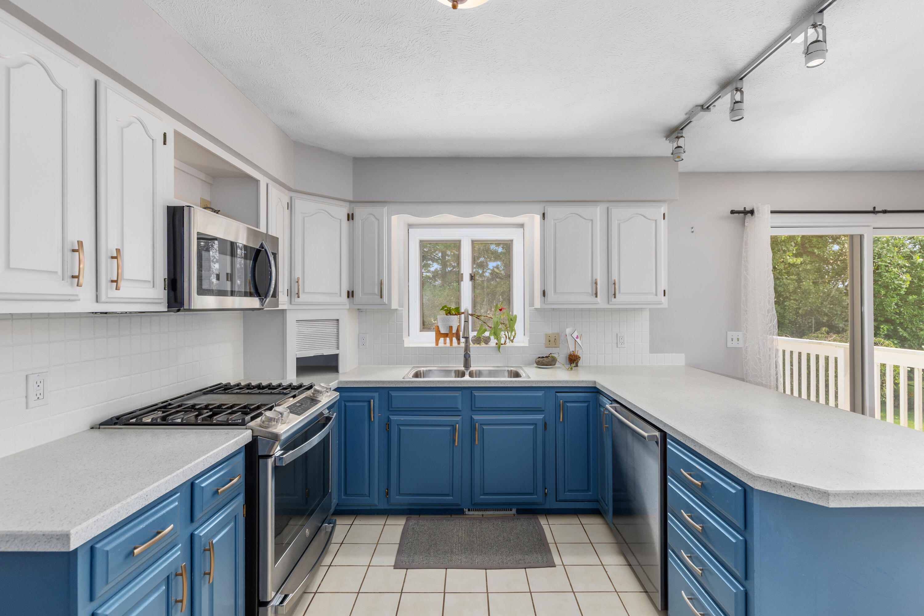 2543 Glencairin Drive NW Grand Rapids MI 49504