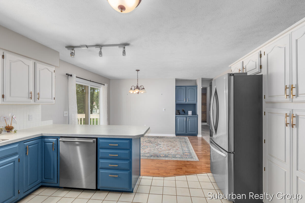 2543 Glencairin Drive NW Grand Rapids MI 49504