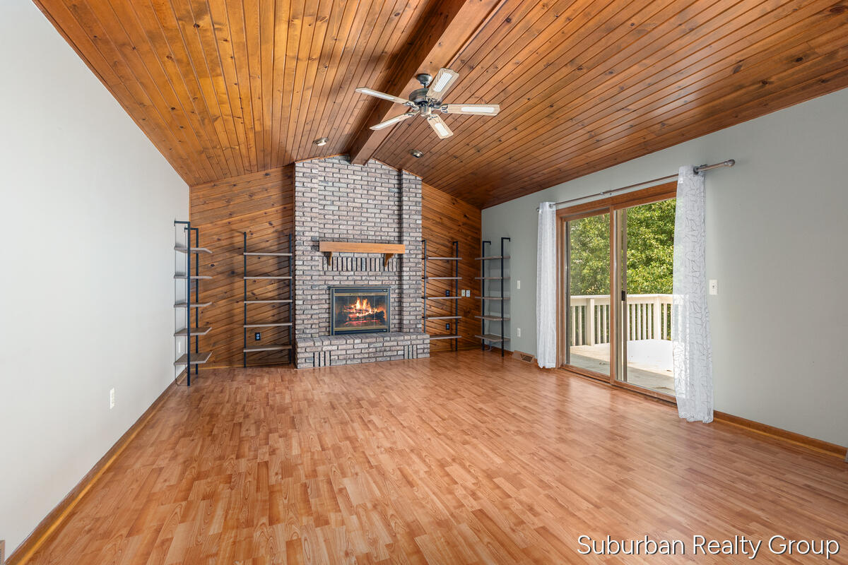 2543 Glencairin Drive NW Grand Rapids MI 49504