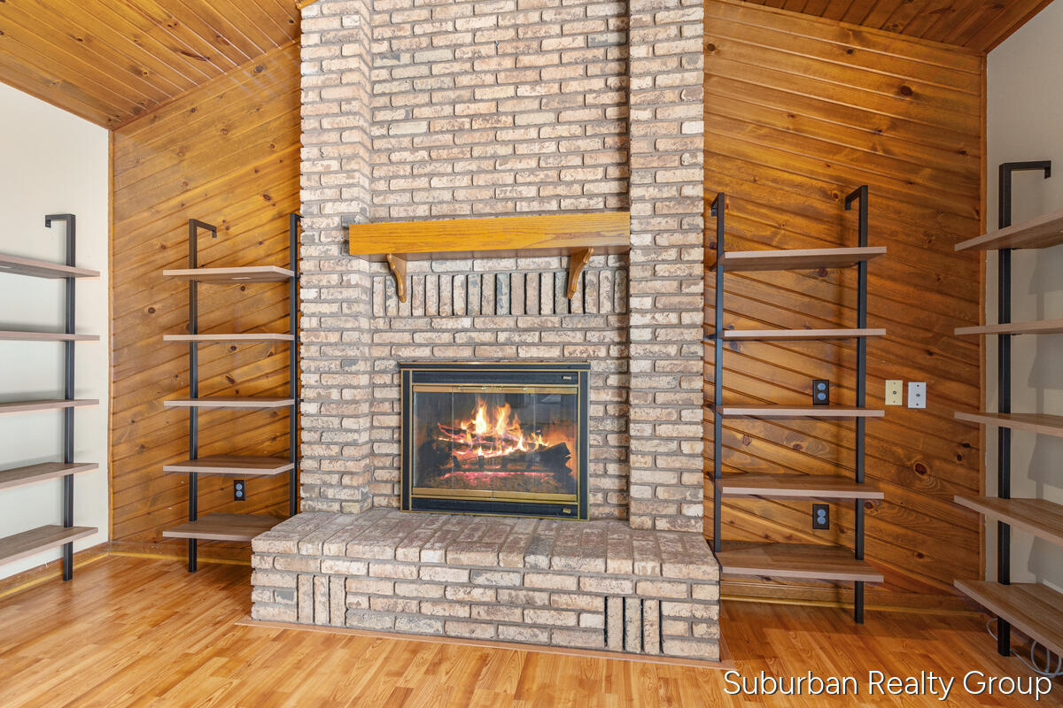 2543 Glencairin Drive NW Grand Rapids MI 49504