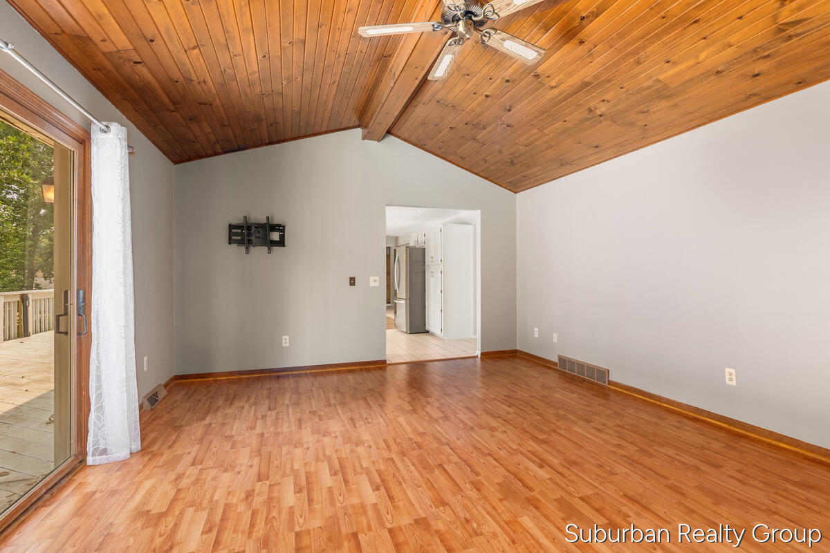 2543 Glencairin Drive NW Grand Rapids MI 49504