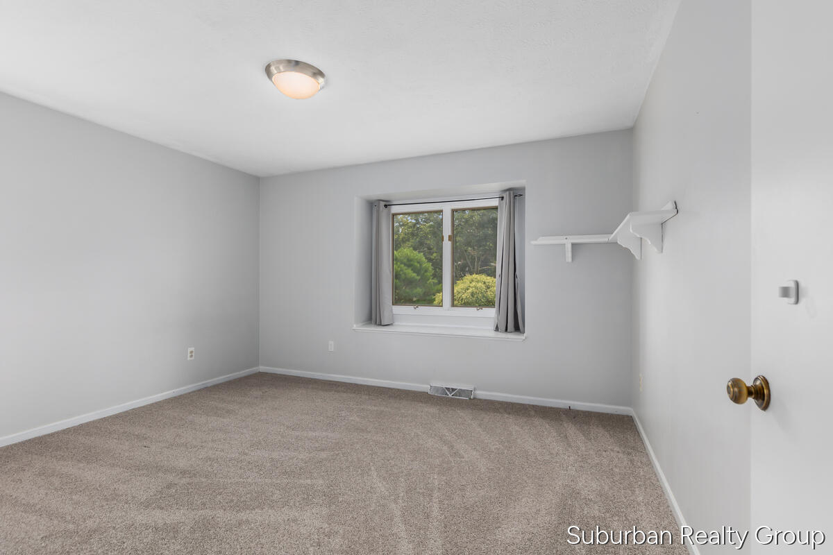 2543 Glencairin Drive NW Grand Rapids MI 49504