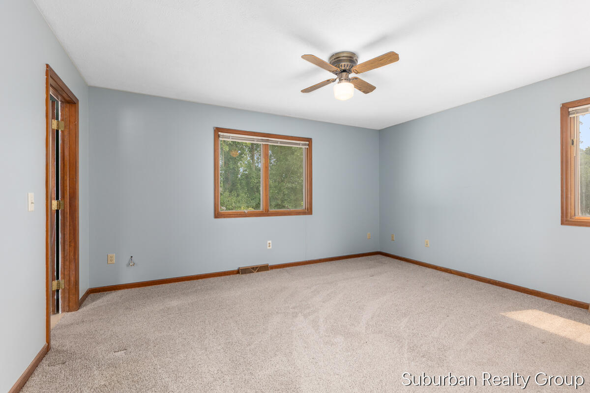 2543 Glencairin Drive NW Grand Rapids MI 49504