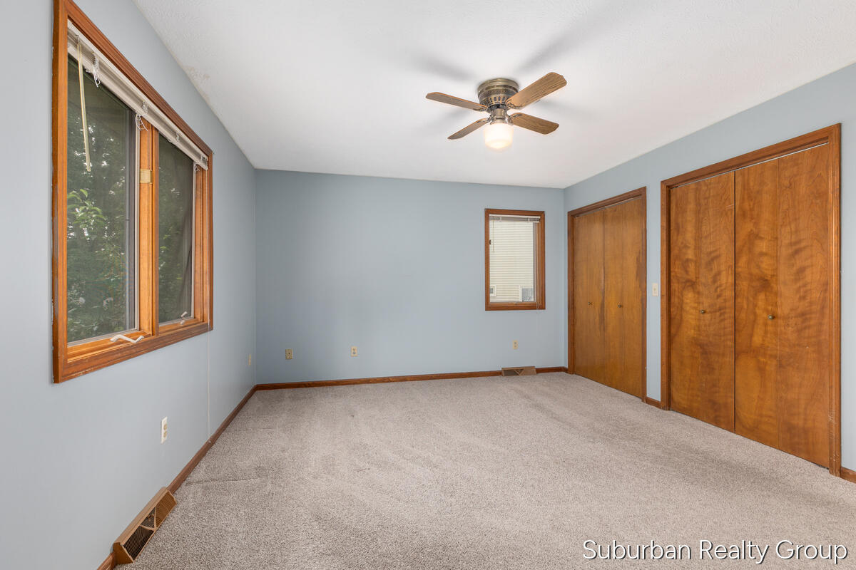 2543 Glencairin Drive NW Grand Rapids MI 49504