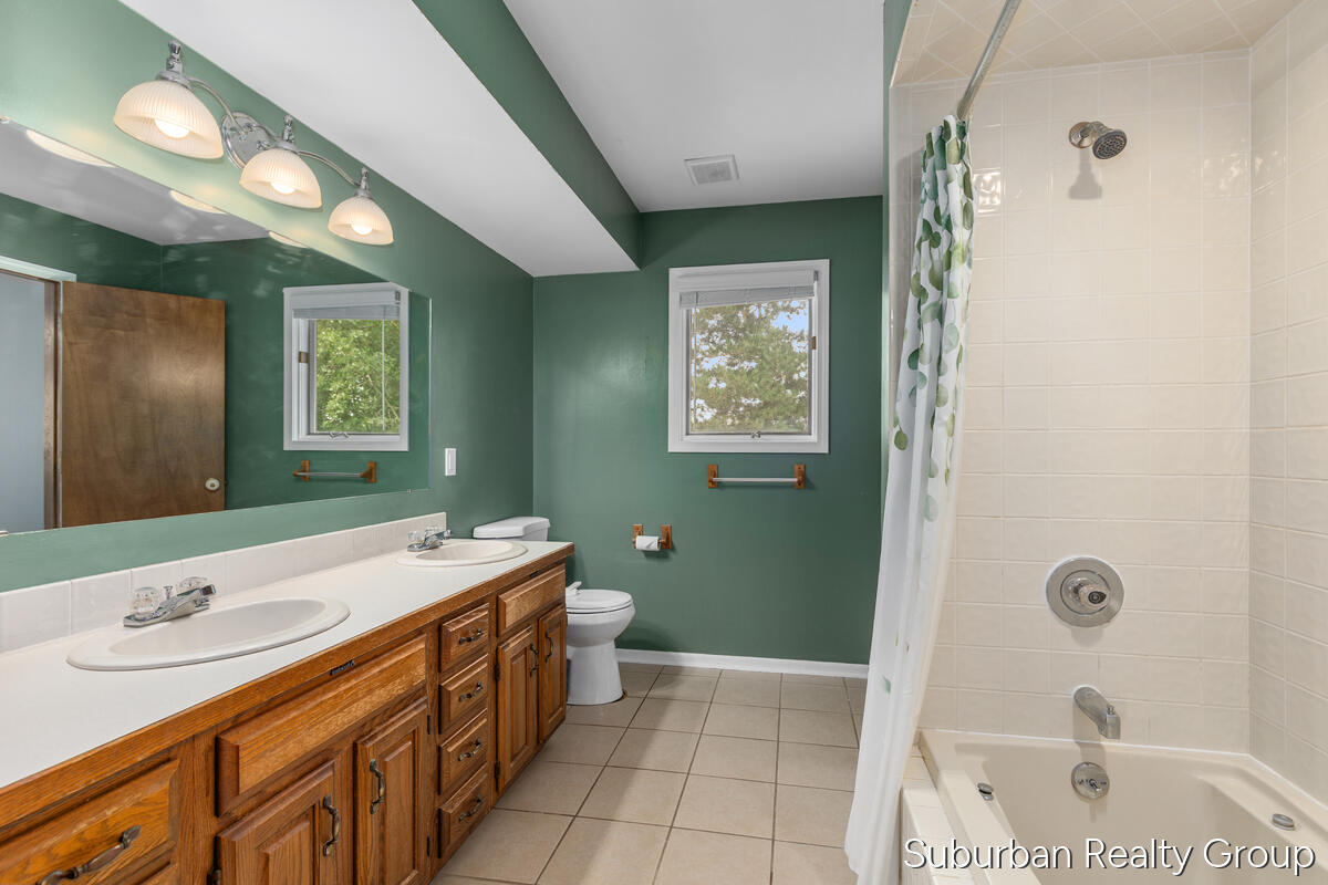 2543 Glencairin Drive NW Grand Rapids MI 49504
