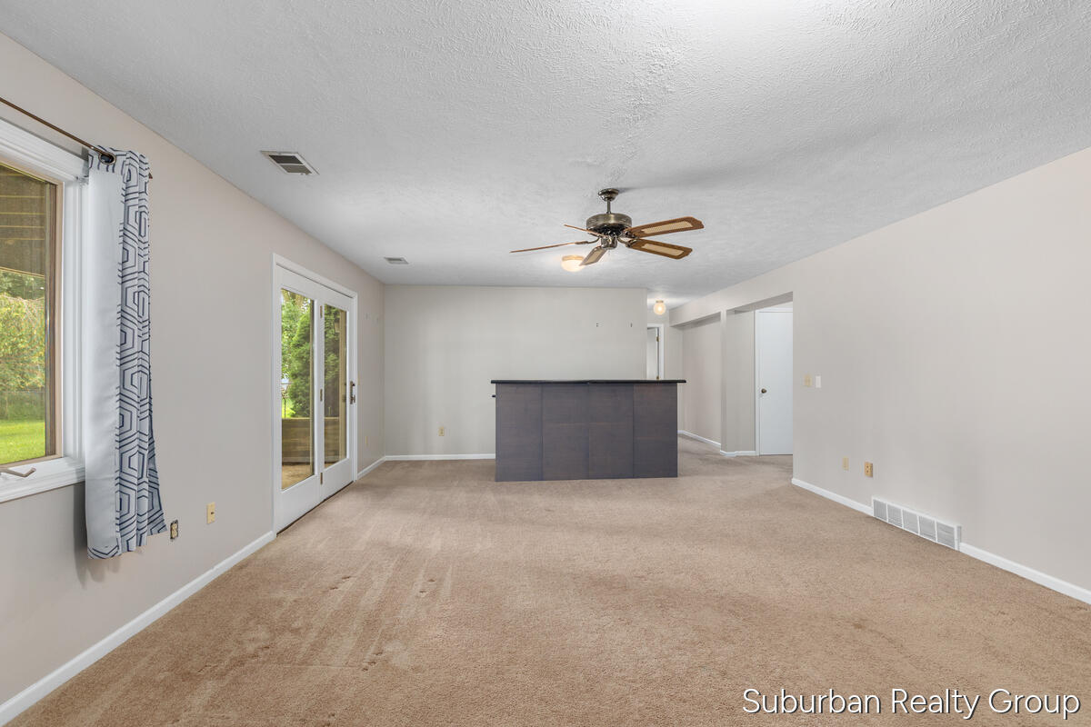 2543 Glencairin Drive NW Grand Rapids MI 49504