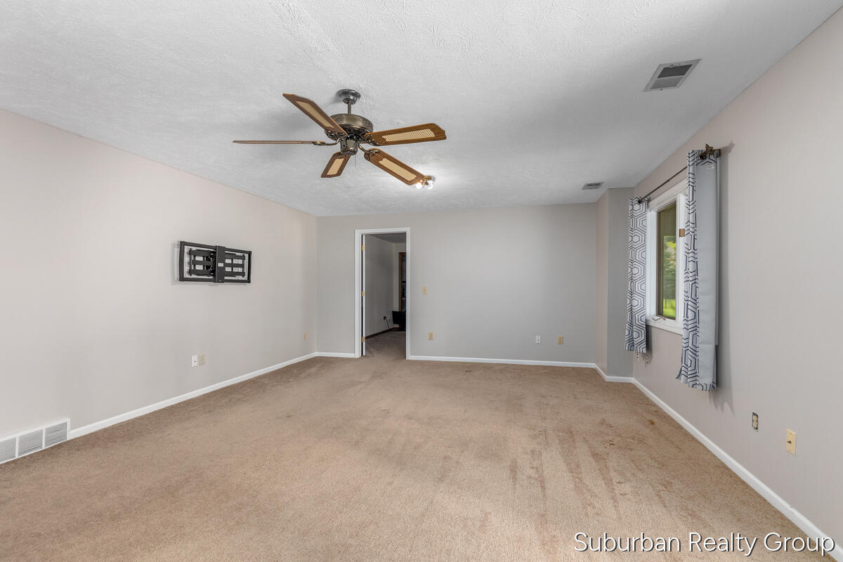 2543 Glencairin Drive NW Grand Rapids MI 49504