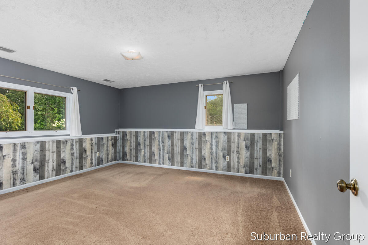 2543 Glencairin Drive NW Grand Rapids MI 49504