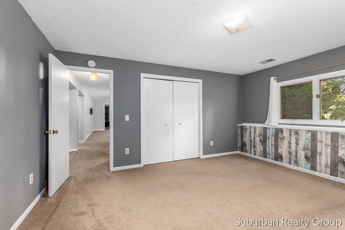 2543 Glencairin Drive NW Grand Rapids MI 49504