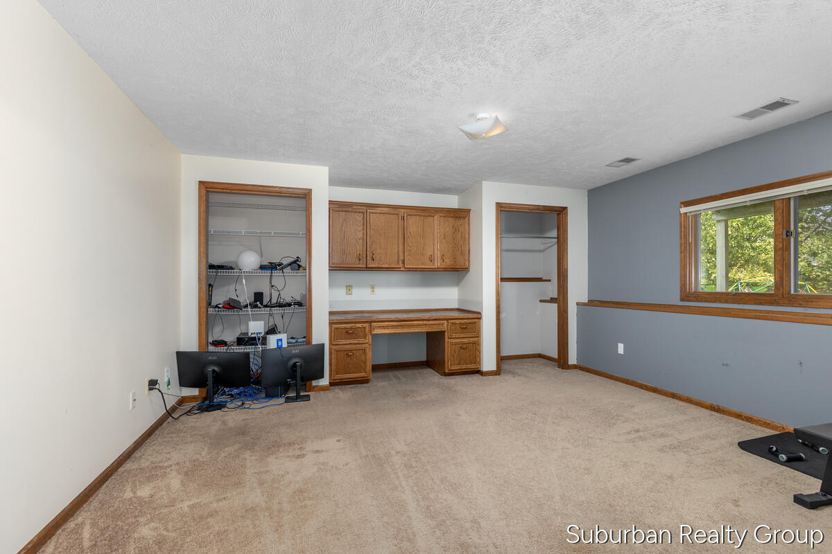 2543 Glencairin Drive NW Grand Rapids MI 49504