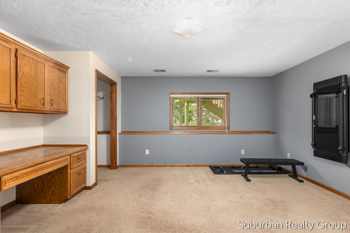 2543 Glencairin Drive NW Grand Rapids MI 49504
