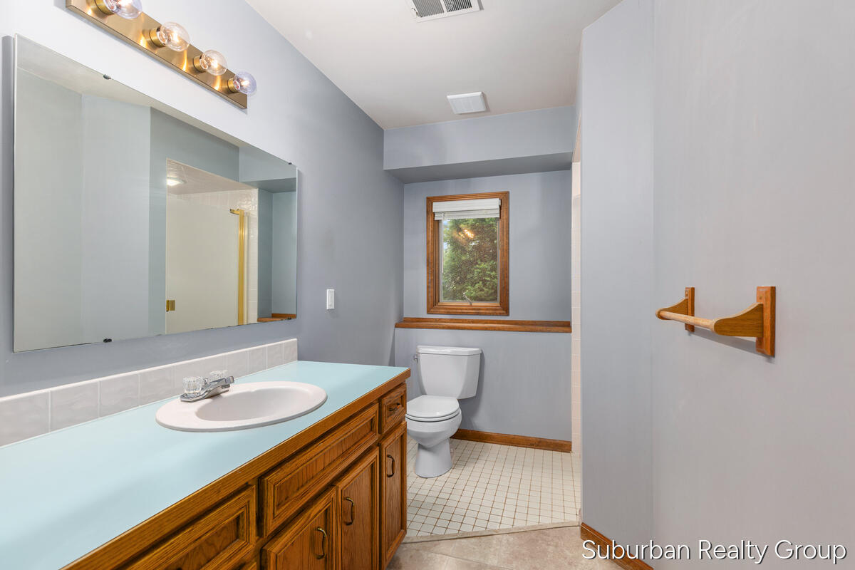2543 Glencairin Drive NW Grand Rapids MI 49504
