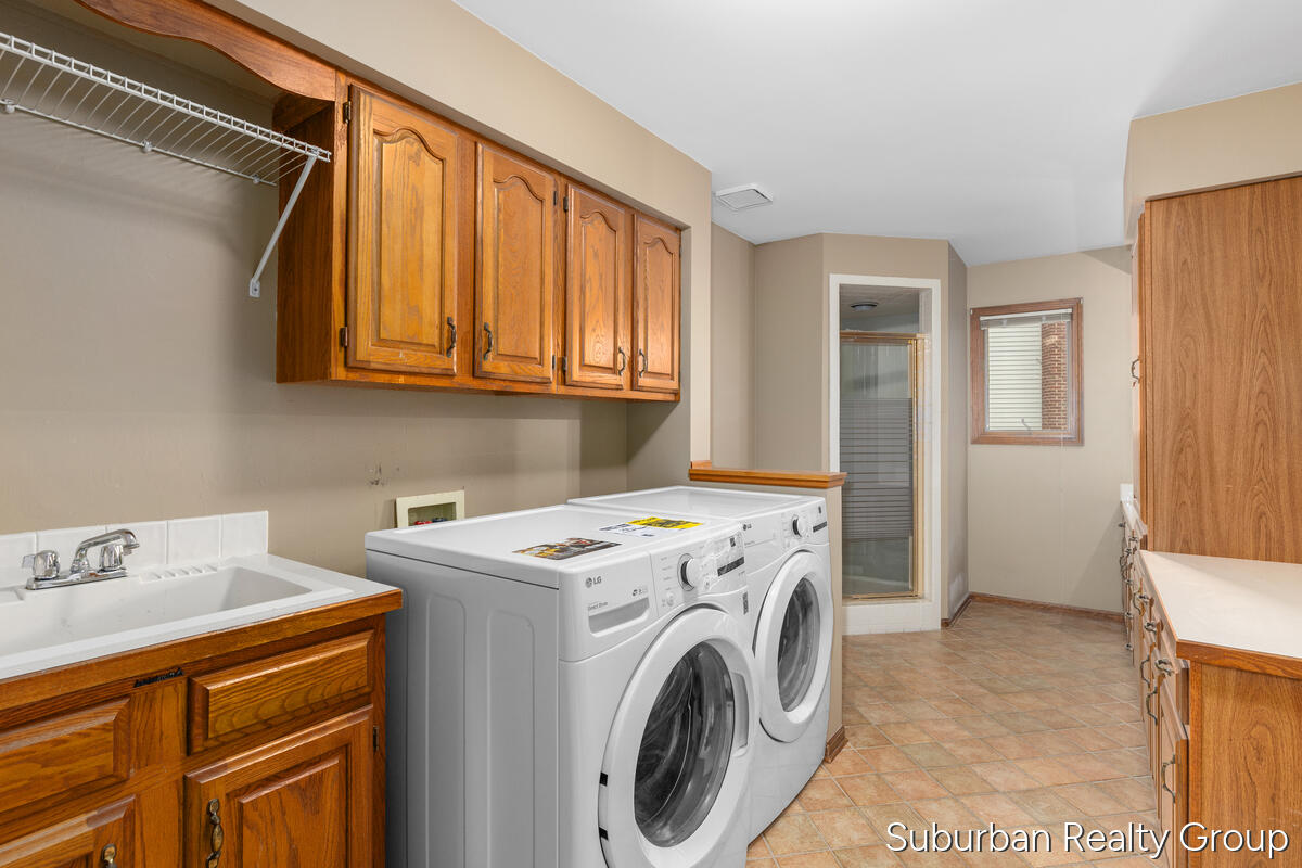 2543 Glencairin Drive NW Grand Rapids MI 49504