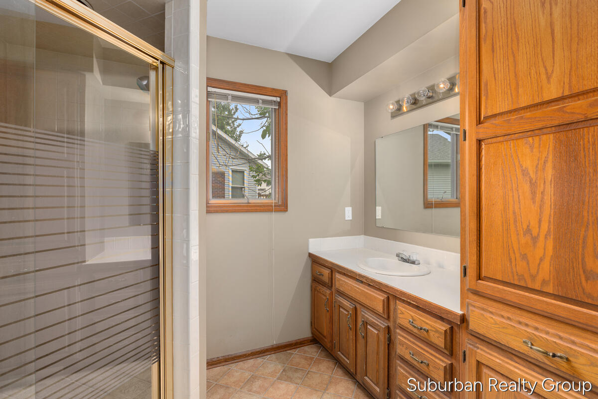 2543 Glencairin Drive NW Grand Rapids MI 49504