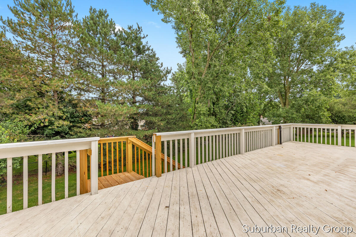2543 Glencairin Drive NW Grand Rapids MI 49504