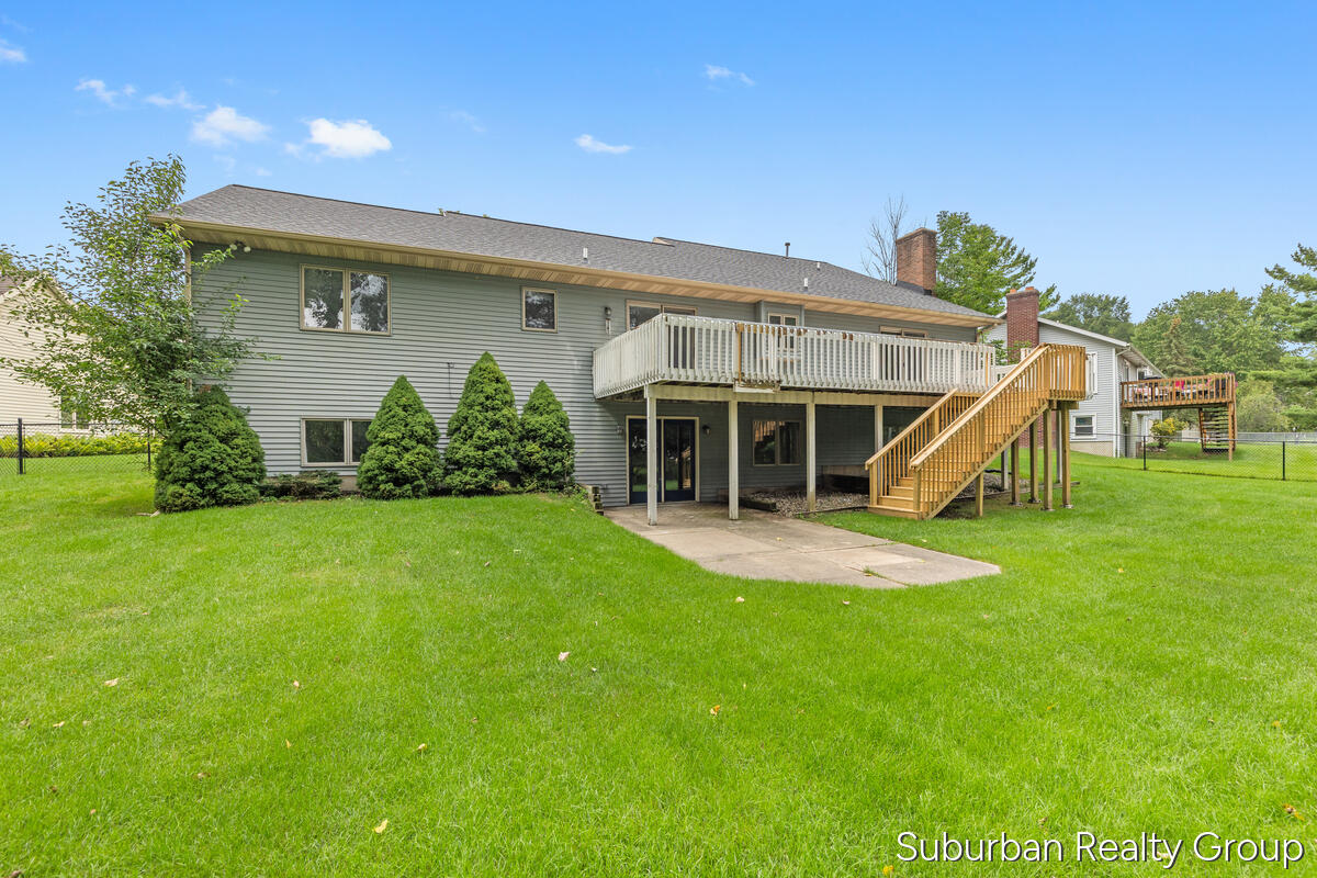 2543 Glencairin Drive NW Grand Rapids MI 49504