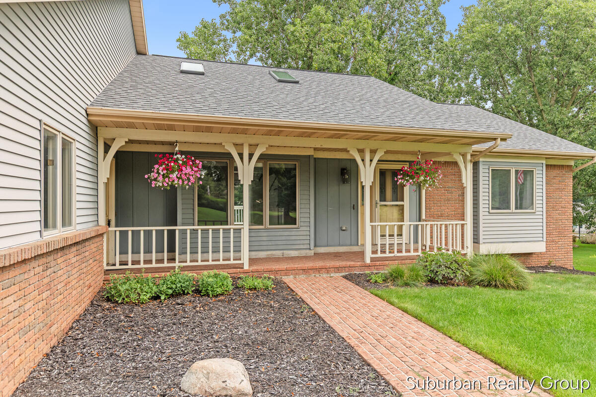 2543 Glencairin Drive NW Grand Rapids MI 49504