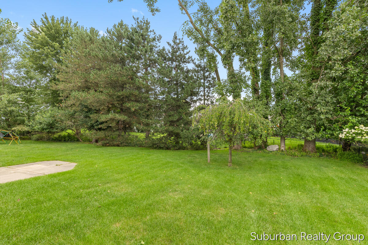 2543 Glencairin Drive NW Grand Rapids MI 49504
