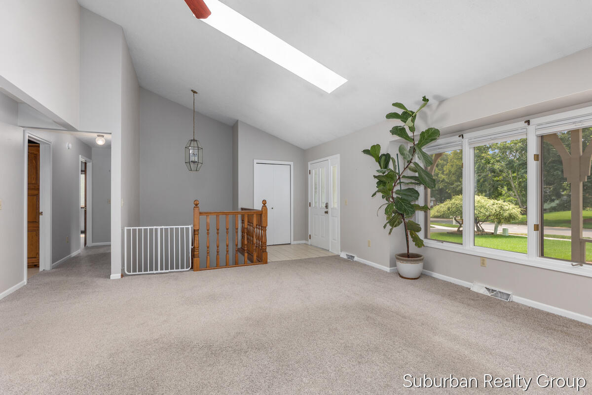 2543 Glencairin Drive NW Grand Rapids MI 49504