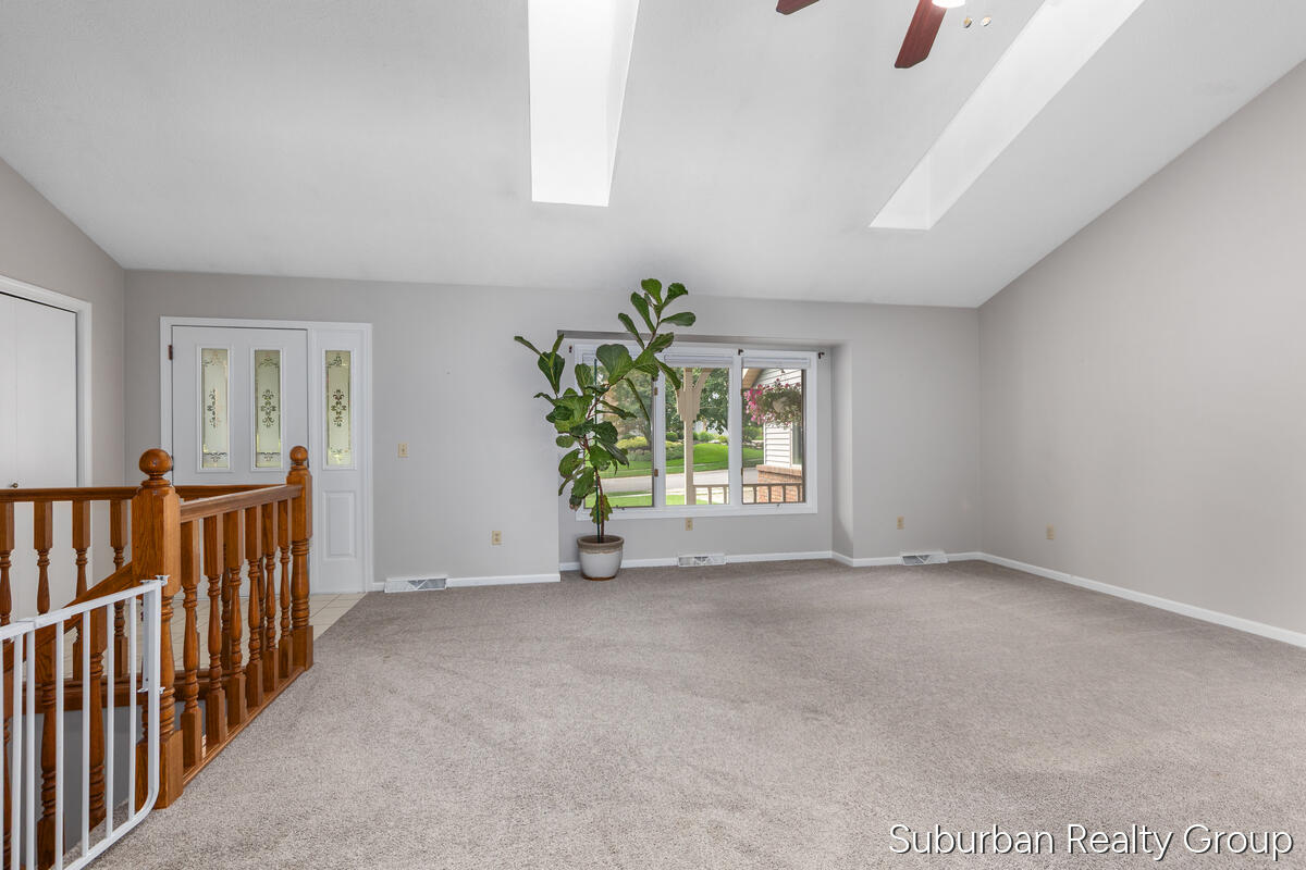 2543 Glencairin Drive NW Grand Rapids MI 49504