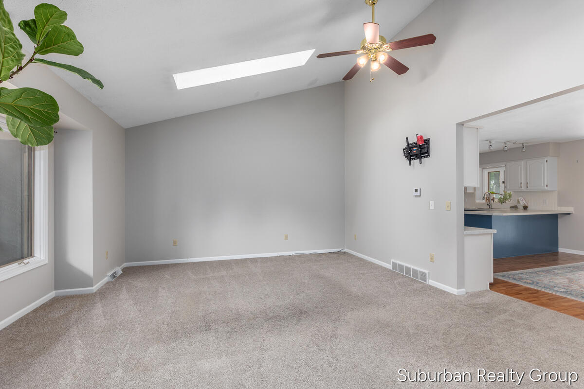 2543 Glencairin Drive NW Grand Rapids MI 49504