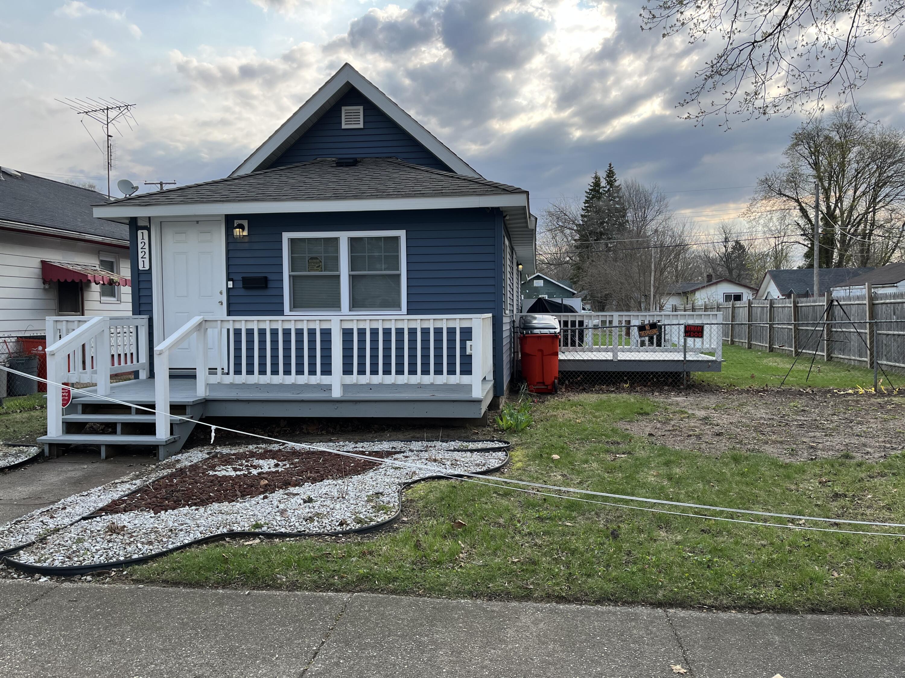 1221 Pearl Street Benton Harbor MI 49022