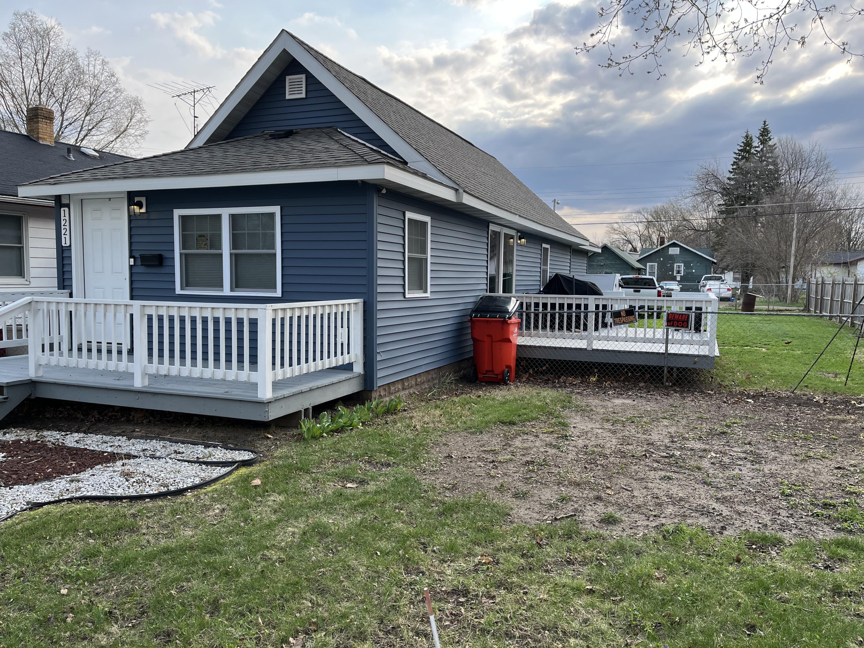 1221 Pearl Street Benton Harbor MI 49022