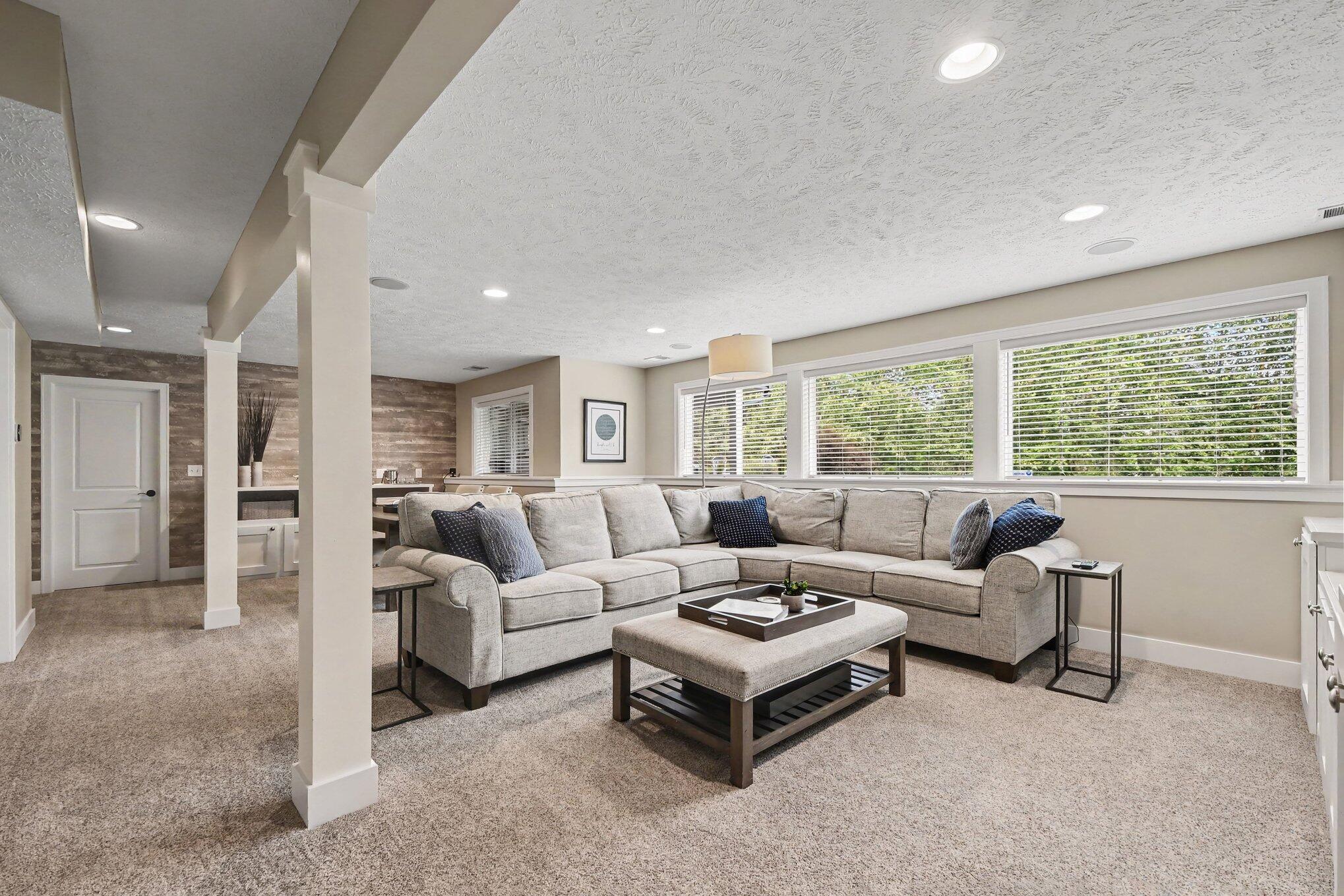 1254 Stoneshire Drive SE Grand Rapids MI 49546