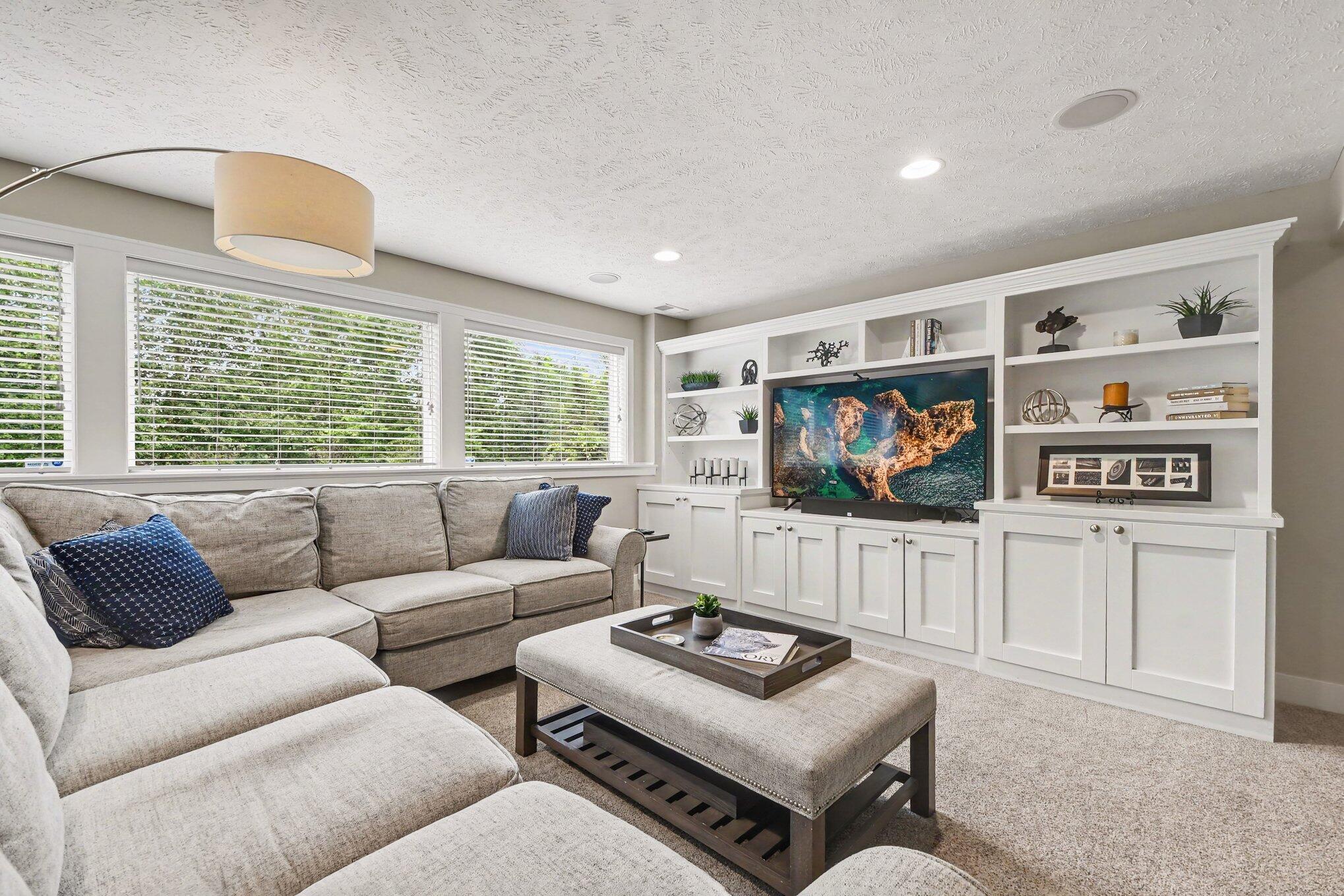 1254 Stoneshire Drive SE Grand Rapids MI 49546