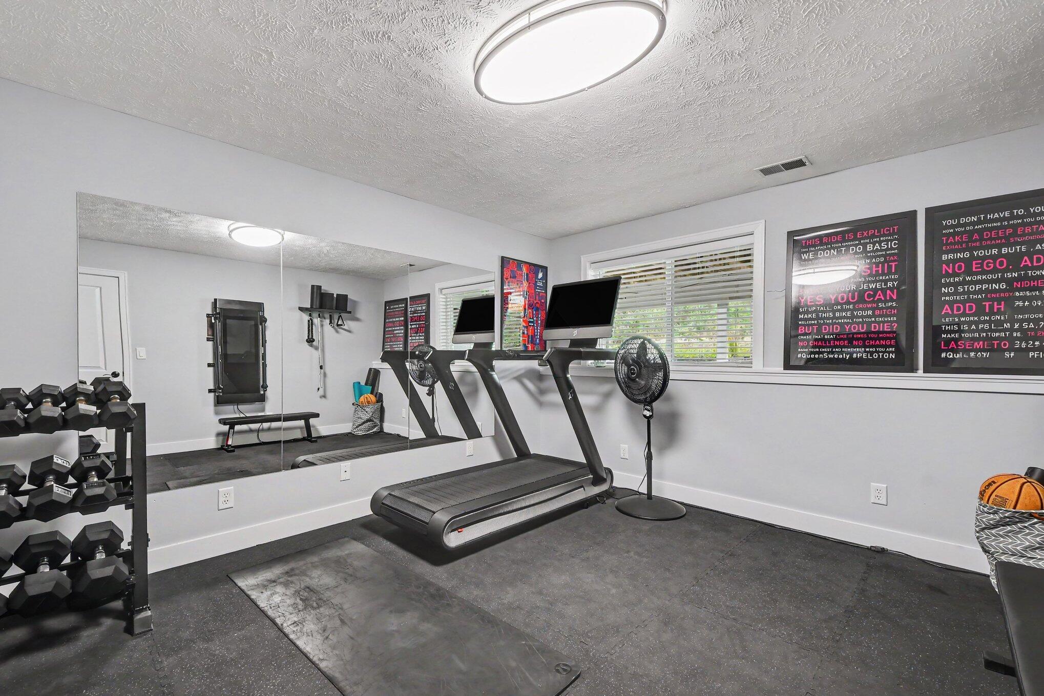 1254 Stoneshire Drive SE Grand Rapids MI 49546