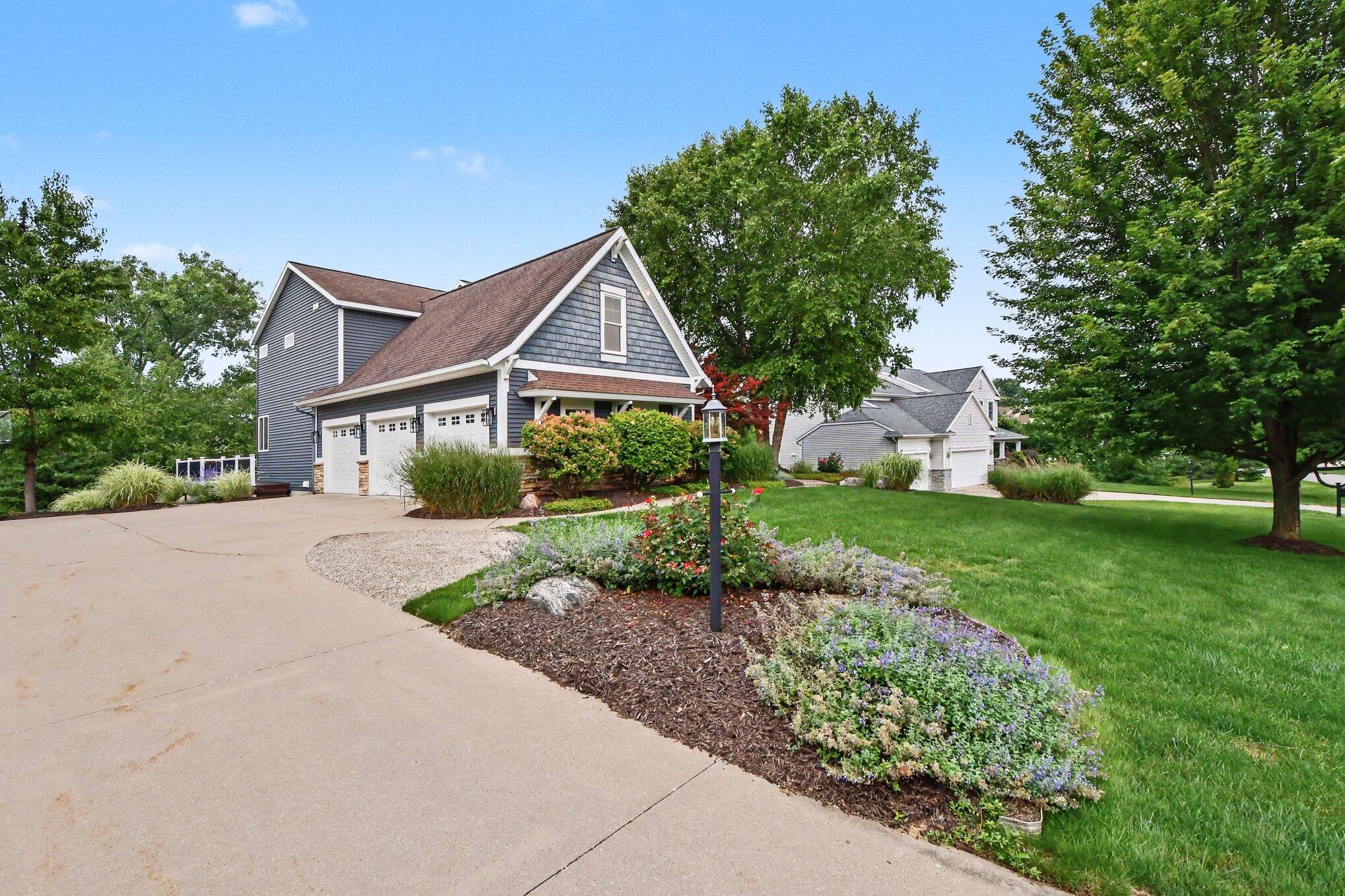 1254 Stoneshire Drive SE Grand Rapids MI 49546