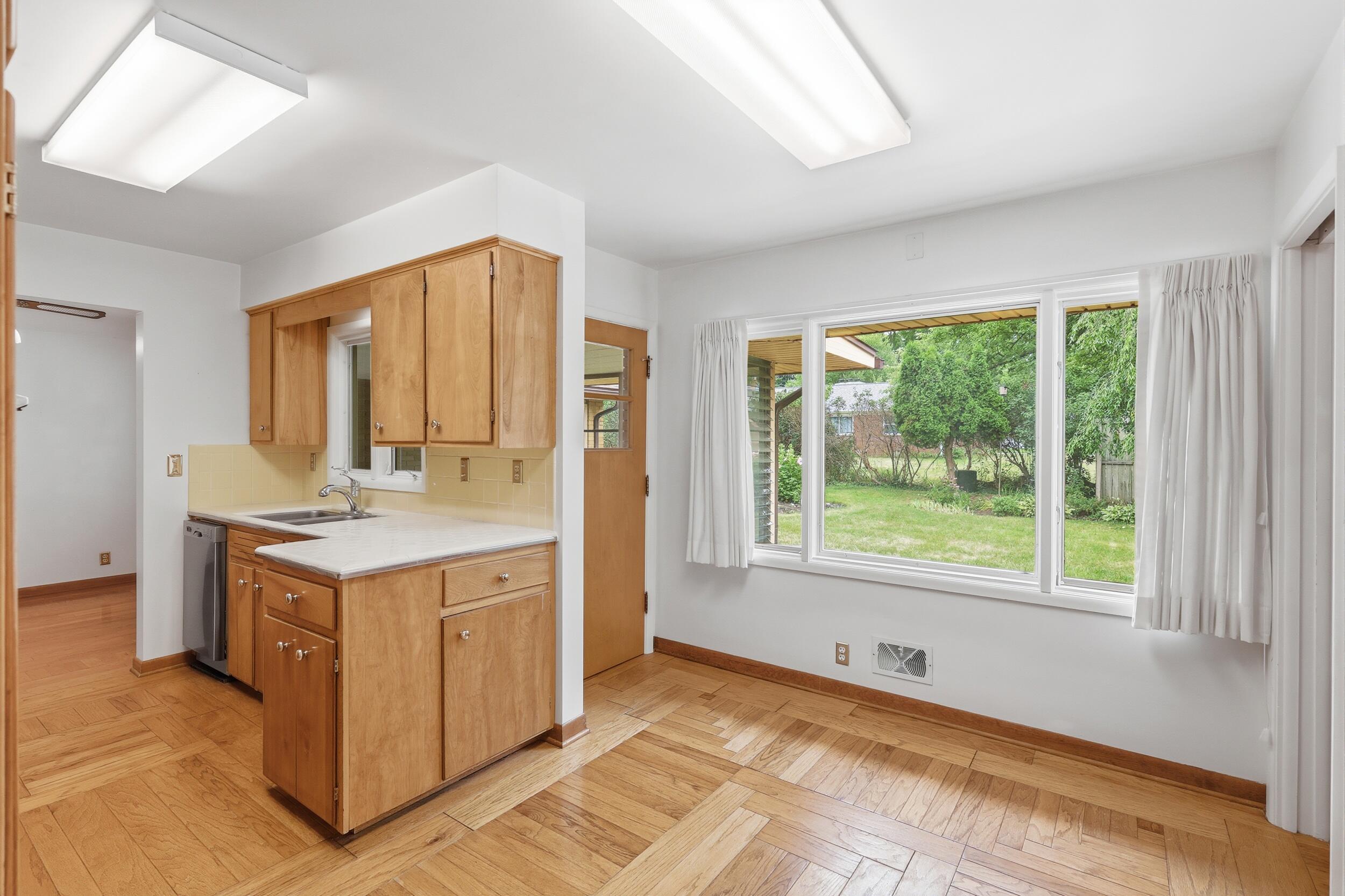 1110 Dwillard Drive Kalamazoo MI 49048