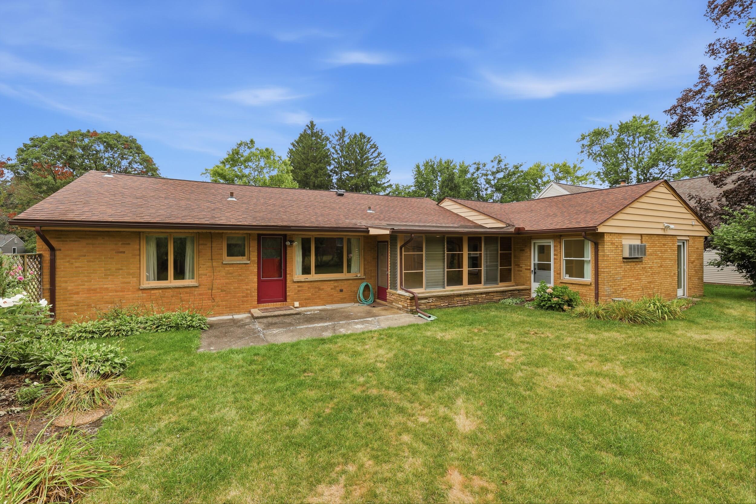 1110 Dwillard Drive Kalamazoo MI 49048