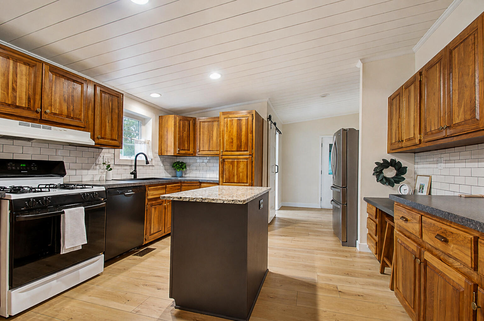 4144 13 Mile Road NE Rockford MI 49341